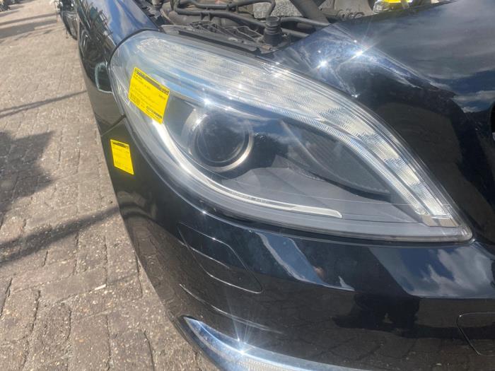 Używane Reflektor prawy Mercedes B (W246/W242) 1.6 B-200 BlueEFFICIENCY Turbo 16V Cena € 302,50 Z VAT oferowane przez Autosloperij de Turk