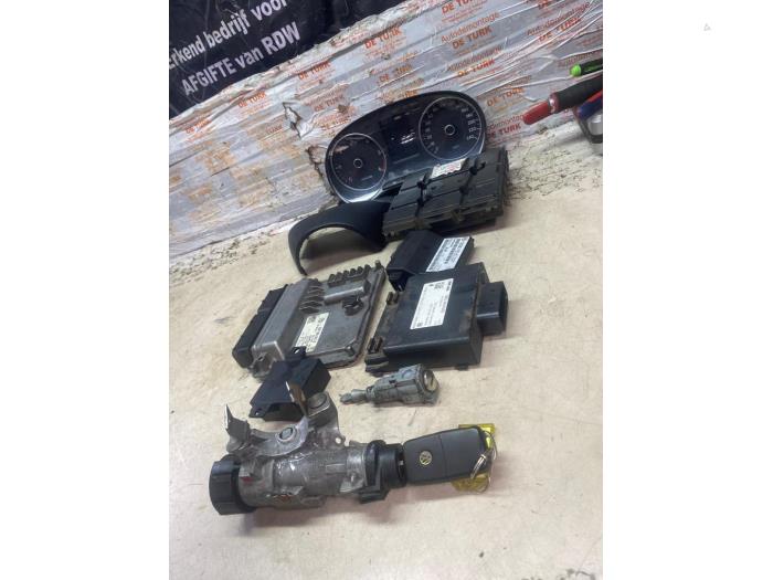 Used Ignition lock + computer Volkswagen Polo V (6R) 1.2 TDI 12V BlueMotion Price € 121,00 Inclusive VAT offered by Autosloperij de Turk