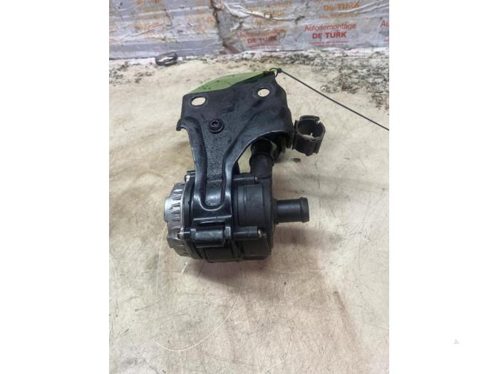 Begagnade Extra vattenpump Seat Leon ST (5FF) 2.0 TDI FR 16V 4Drive Pris € 30,25 Inklusive moms erbjuds av Autosloperij de Turk
