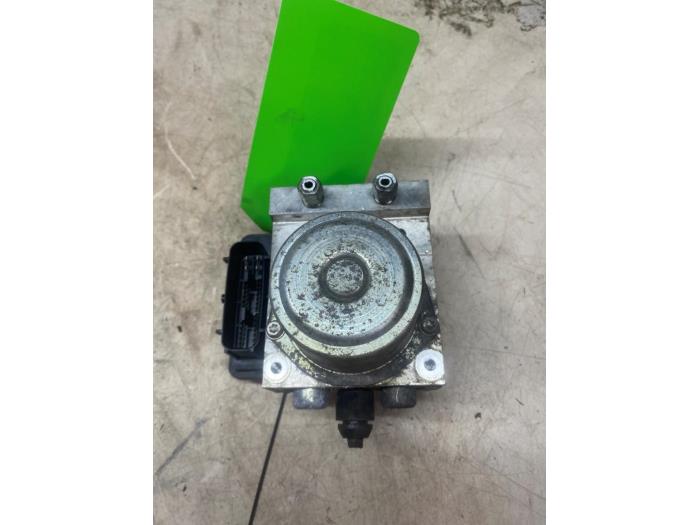 Begagnade ABS-pump Nissan Juke (F15) 1.2 DIG-T 16V Pris € 54,45 Inklusive moms erbjuds av Autosloperij de Turk