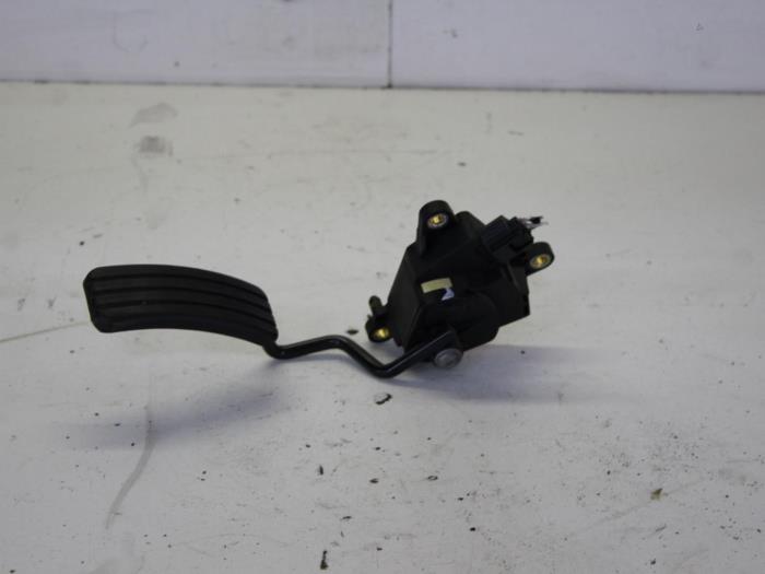 Begagnade Gaspedalsensor Renault Clio III (BR/CR) 1.2 16V 75 Pris € 34,00 Marginaltabell erbjuds av Gebr Opdam B.V.
