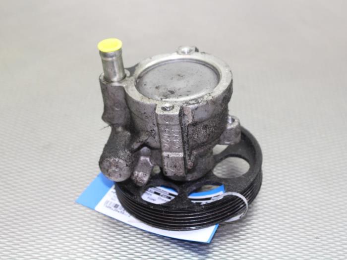 Usagé Pompe de direction Nissan Primastar 2.0 16V Prix sur demande proposé par Gebr Opdam B.V.