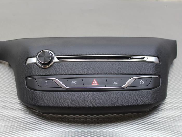 Panneau commande radio d'un Peugeot 308 (L3/L8/LB/LH/LP) 1.6 BlueHDi 120 2015