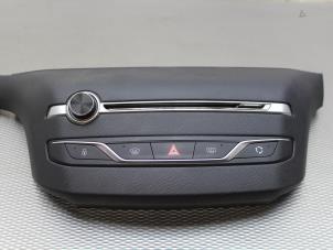 Usagé Panneau commande radio Peugeot 308 (L3/L8/LB/LH/LP) 1.6 BlueHDi 120 Prix sur demande proposé par Gebr Opdam B.V.