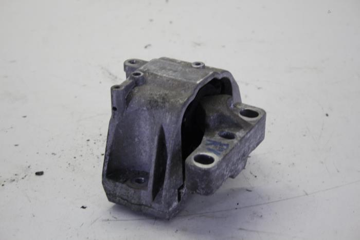 Used Engine mount Volkswagen Touran (1T1/T2) 1.6 FSI 16V Price € 26,00 Margin scheme offered by Gebr Opdam B.V.