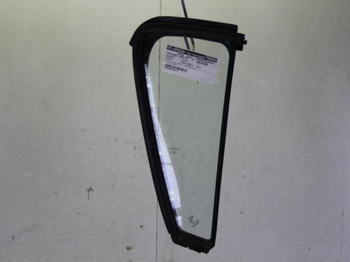 Usados Ventanilla triangular derecha detrás Daihatsu Sirion 2 (M3) 1.3 16V DVVT Precio € 20,00 Norma de margen ofrecido por Gebr Opdam B.V.