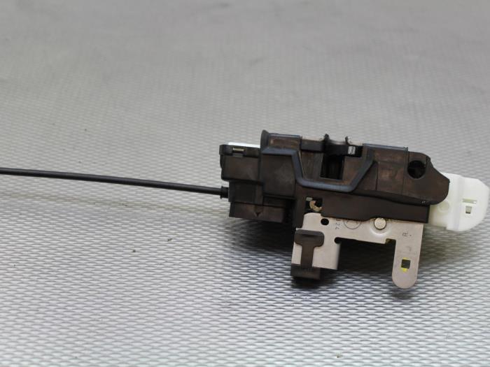 Front Door Lock Mechanism 4 door Right Volvo V40 1 6 T3 GTDi 16V 31301422