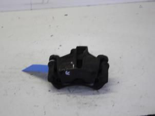 Usados Pinza de freno derecha delante Peugeot 206+ (2L/M) 1.4 XS Precio € 40,00 Norma de margen ofrecido por Gebr Opdam B.V.