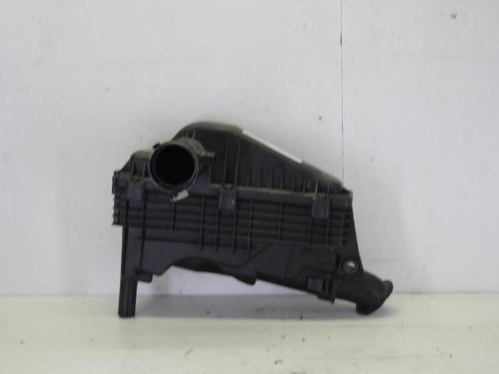 Begagnade Luftfilterhus Peugeot 206+ (2L/M) 1.4 XS Pris € 26,00 Marginaltabell erbjuds av Gebr Opdam B.V.