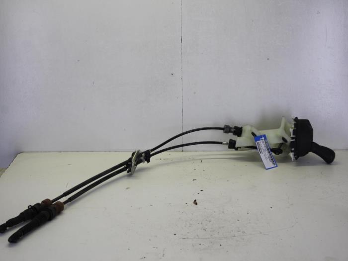 Gearbox control cable from a Mazda 2 (DE) 1.3 16V S-VT 2014