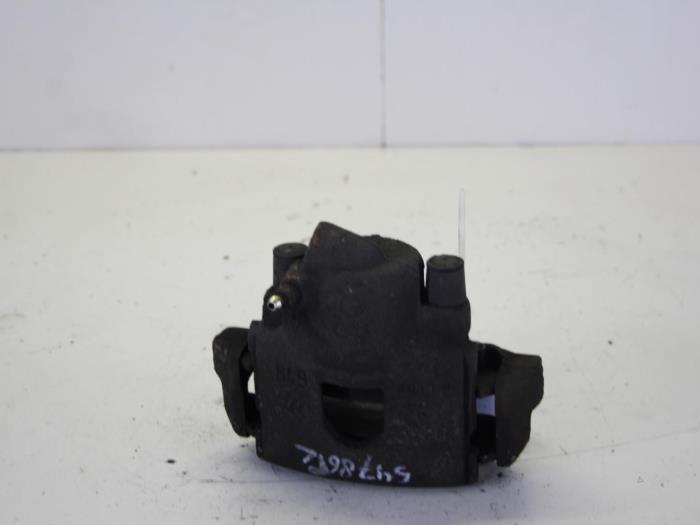Gebrauchte Bremszange links vorne Ford Ka I 1.3i Preis € 21,00 Margenregelung angeboten von Gebr Opdam B.V.
