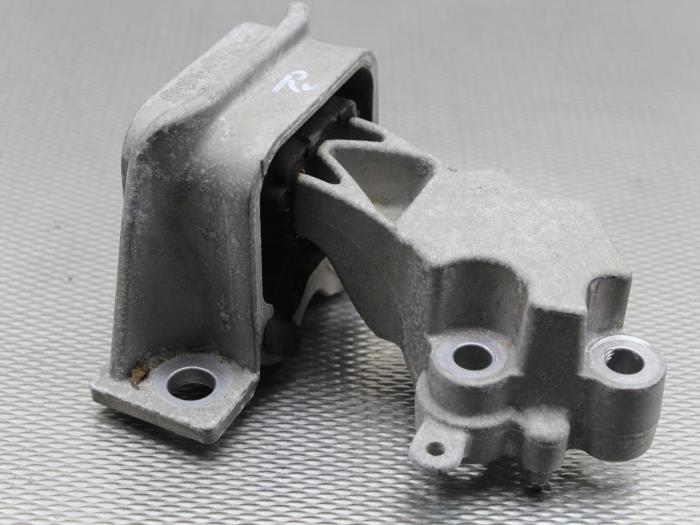 Engine mount from a Renault Twingo II (CN) 1.2 16V 2013
