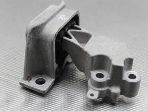 Engine mount from a Renault Twingo II (CN) 1.2 16V 2013