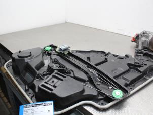 Usagé Mécanique vitre 4portes arrière droite Mercedes E-Klasse Prix € 100,00 Règlement à la marge proposé par Gebr Opdam B.V.
