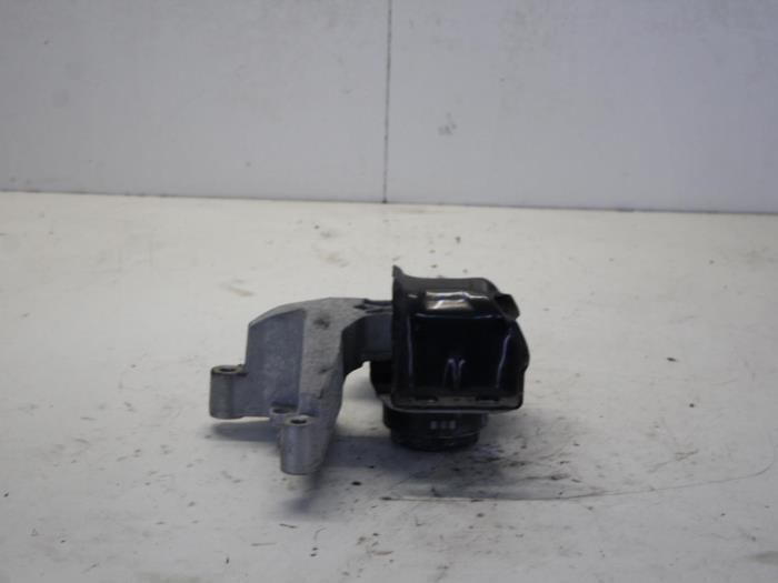Usagé Support moteur Renault Twingo II (CN) 1.2 Prix € 17,00 Règlement à la marge proposé par Gebr Opdam B.V.