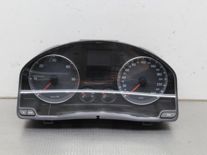 Cuentakilómetros de un Volkswagen Golf V (1K1) 1.9 TDI 2007