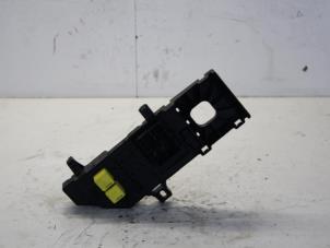 Used Fuse box Opel Signum (F48) 2.2 DGI 16V Price on request offered by Gebr Opdam B.V.