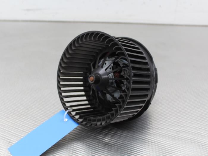 Heating and ventilation fan motor from a Volvo V40 (MV) 2.0 D4 16V 2014