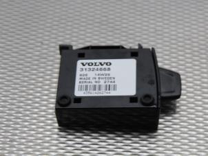 Usados Módulo (varios) Volvo V40 (MV) 2.0 D4 16V Precio de solicitud ofrecido por Gebr Opdam B.V.