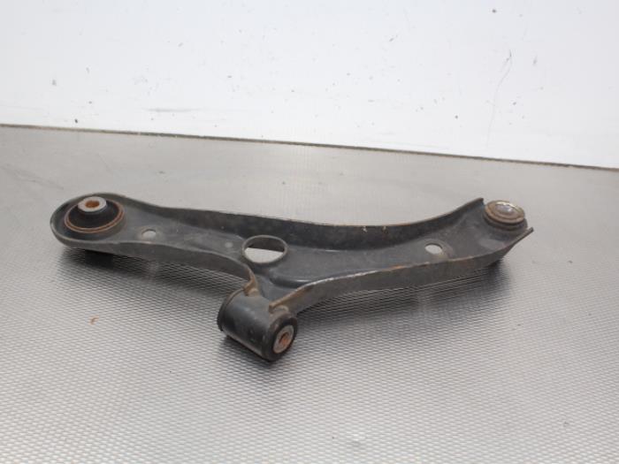Front lower wishbone, right from a Opel Agila (B) 1.0 12V 2011