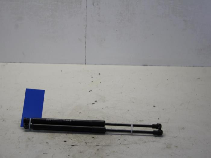 Set of tailgate gas struts from a Daewoo Spark 1.0 16V Bifuel 2012