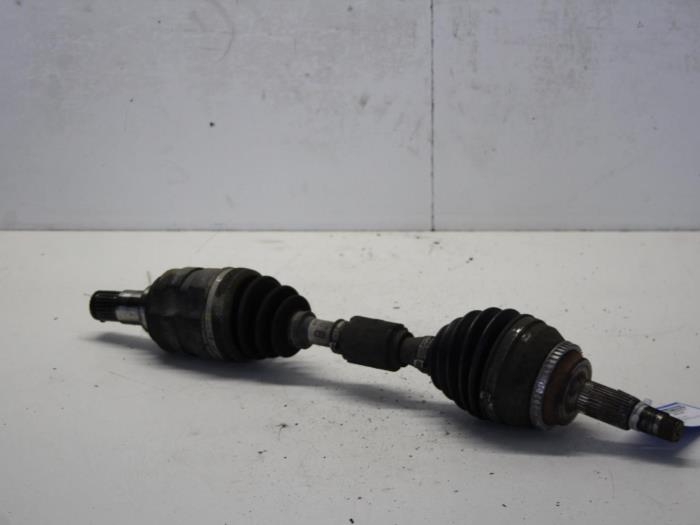 Front drive shaft, left from a Toyota Corolla Verso (R10/11) 2.2 D-4D 16V Cat Clean Power 2005