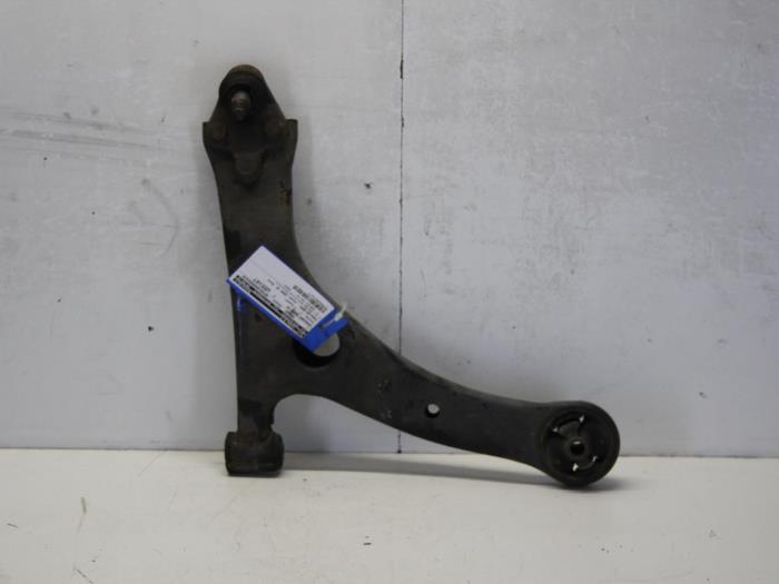 Front lower wishbone, right from a Toyota Corolla Verso (R10/11) 2.2 D-4D 16V Cat Clean Power 2005