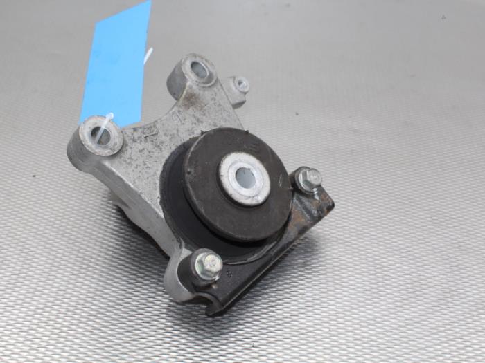 Used Engine mount Honda CR-V (RE/RM) 2.0 16V Price on request offered by Gebr Opdam B.V.