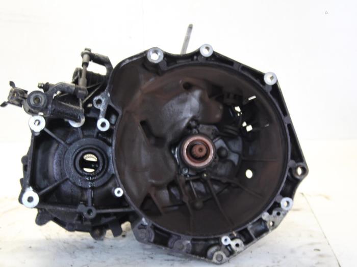 Usagé Boîte de vitesse Saab 9-5 Estate (YS3E) 2.3t 16V Prix € 150,00 Règlement à la marge proposé par Gebr Opdam B.V.