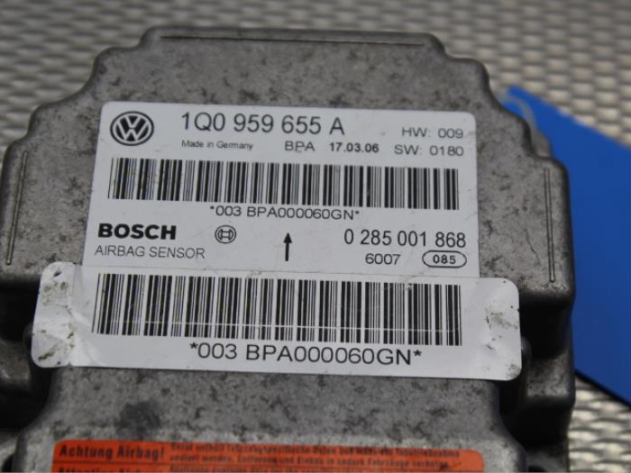 Airbag Module from a Volkswagen Eos (1F7/F8) 2.0 TFSI 16V 2009