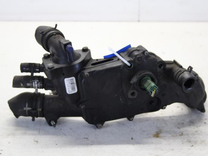 Thermostat housing Peugeot 307 SW 2.0 90 - 9643211880 RHY