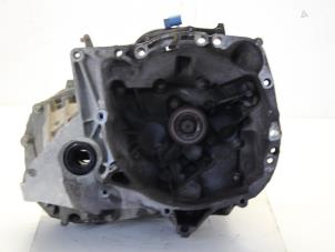 Getriebe van een Renault Clio III (BR/CR) 1.2 16V 75 2008