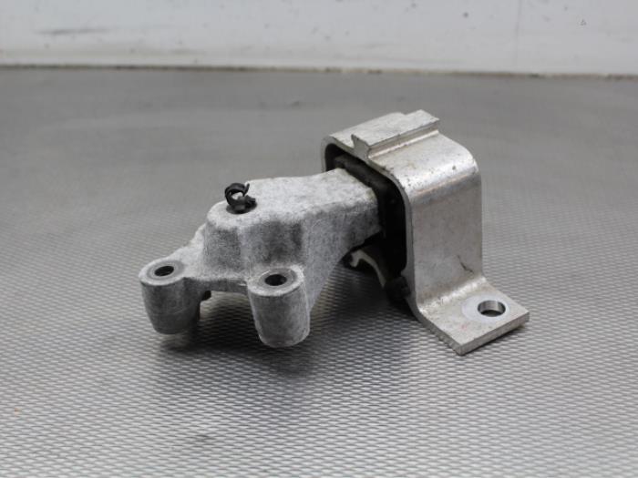 Used Engine mount Dacia Sandero I (BS) 1.2 16V Price on request offered by Gebr Opdam B.V.