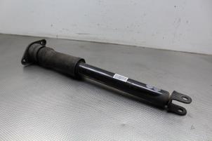 Used Rear shock absorber rod, left Hyundai iX35 (LM) 2.0 16V Price € 75,00 Margin scheme offered by Gebr Opdam B.V.