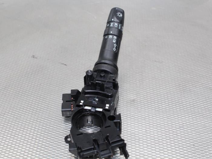 Usagé Commodo phare Kia Picanto (TA) 1.0 12V Prix € 26,00 Règlement à la marge proposé par Gebr Opdam B.V.