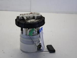 Używane Pompa benzynowa Renault Twingo (C06) 1.2 16V Cena € 30,00 Procedura marży oferowane przez Gebr Opdam B.V.