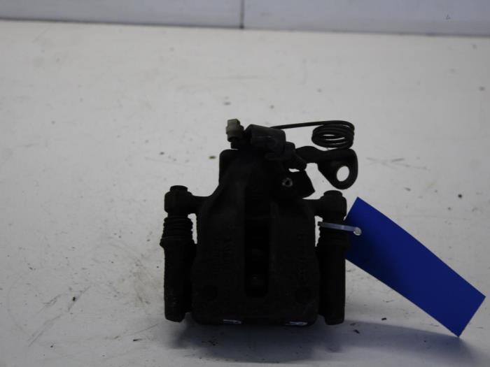 Gebrauchte Bremszange rechts hinten Audi A4 (B5) 1.6 Preis € 26,00 Margenregelung angeboten von Gebr Opdam B.V.