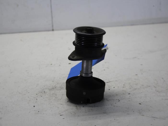Gebrauchte Dynamo Riemenscheibe Ford Focus 1 Wagon 1.8 TDdi Preis auf Anfrage angeboten von Gebr Opdam B.V.