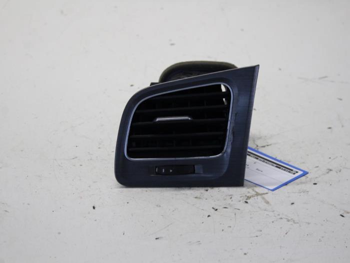 Kratka wentylacyjna deski rozdzielczej z Volkswagen Golf 2014
