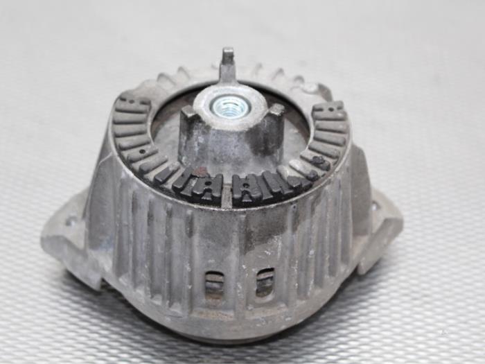 Used Engine mount Mercedes E (W212) E-220 CDI 16V BlueEfficiency,BlueTEC Price on request offered by Gebr Opdam B.V.