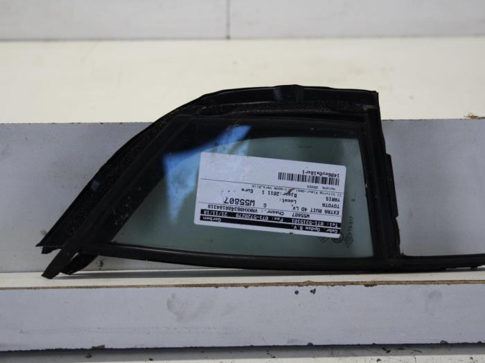 Zusätzliches Fenster 4-türig links vorne van een Toyota Yaris II (P9) 1.33 16V Dual VVT-I 2011
