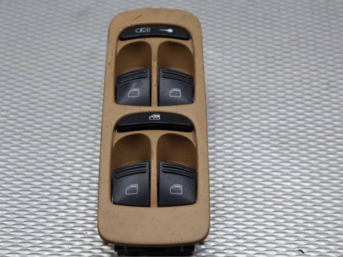 Usados Interruptor combinado de ventanillas Porsche Cayenne (9PA) 4.5 S V8 32V Precio de solicitud ofrecido por Gebr Opdam B.V.