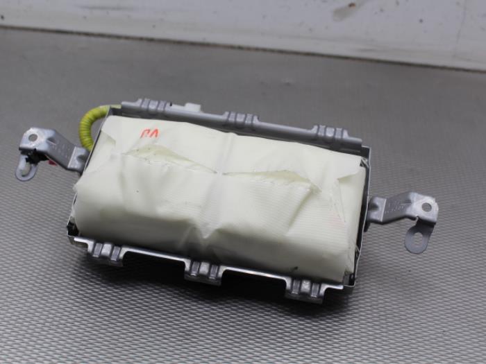 Right airbag (dashboard) from a Toyota Prius (ZVW3) 1.8 16V 2009