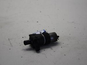 Usagé Pompe à eau supplémentaire Mercedes C Combi (S203) 2.0 C-180 16V Prix sur demande proposé par Gebr Opdam B.V.