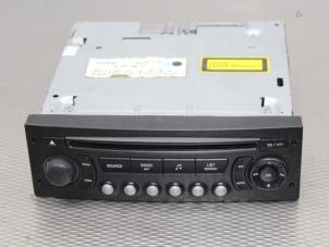 Gebrauchte Radio CD Spieler Peugeot 307 (3A/C/D) 1.6 16V Preis auf Anfrage angeboten von Gebr Opdam B.V.