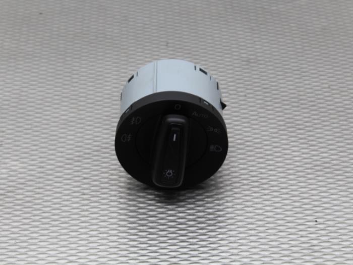 Interruptor de luz de un Skoda Octavia Combi (5EAC) 1.6 TDI Greenline 16V 2015