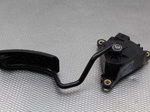 Used Accelerator pedal Renault Clio III (BR/CR) 1.5 dCi 85 Price € 40,00 Margin scheme offered by Gebr Opdam B.V.