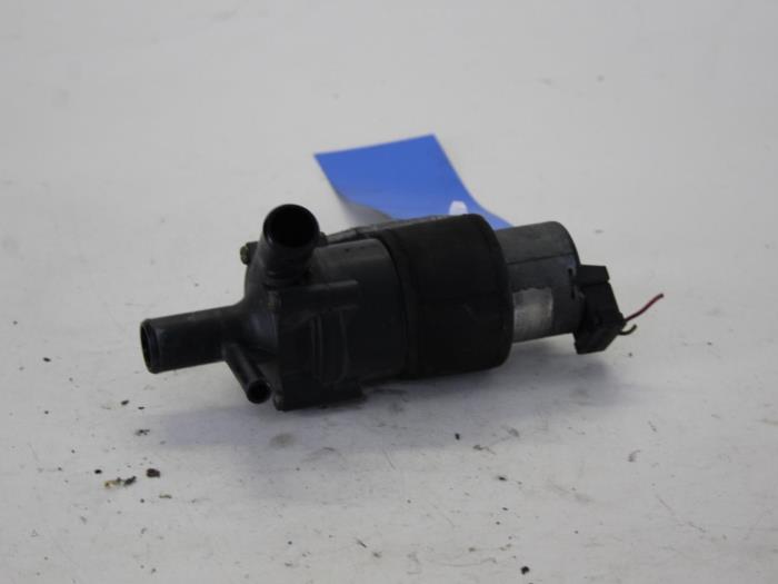 Begagnade Extra vattenpump Mercedes E (W210) 3.0 E-300D 24V Pris € 21,00 Marginaltabell erbjuds av Gebr Opdam B.V.