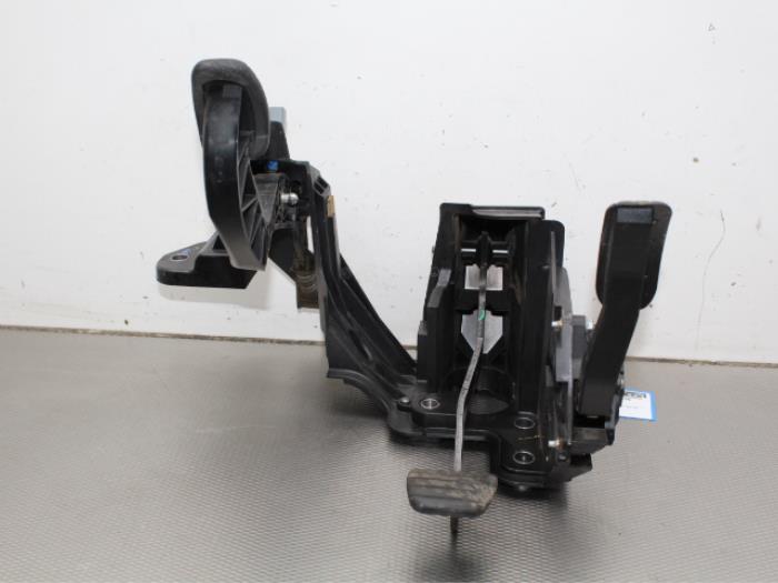 Zestaw pedalów z Renault Master IV (MA/MB/MC/MD/MH/MF/MG/MH) 2.3 dCi 16V 2012
