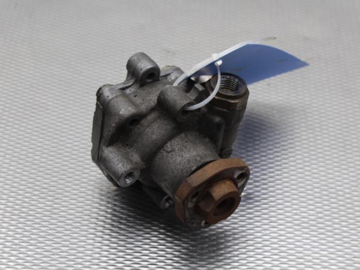 Usagé Pompe de direction Volkswagen Golf IV (1J1) 1.6 16V Prix € 51,00 Règlement à la marge proposé par Gebr Opdam B.V.